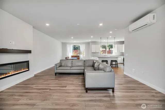 $889,500 | 369 East Park Street, Unit D3, North Bend, WA 98045