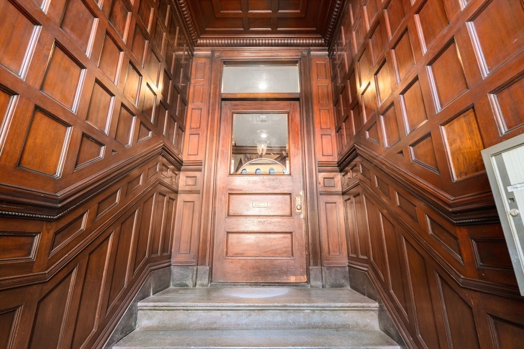 457 Beacon Street, Unit 5 Boston, MA 02115 - Photo 18 of 22 a view of an entryway