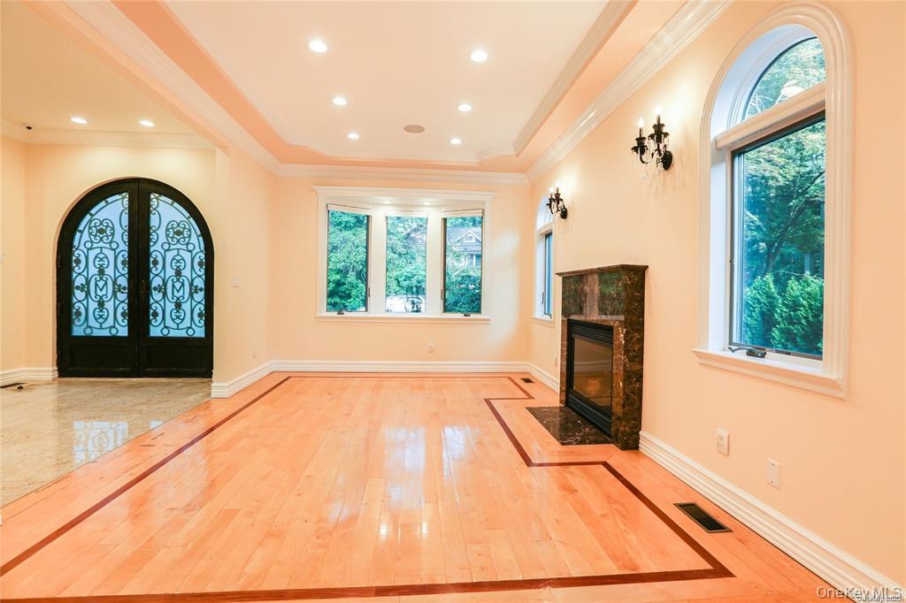 27 Elliot Road Great Neck, NY 11021 - Photo 6 of 34