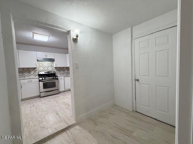 305 Edith Drive El Paso, TX 79915 - Photo 11 of 25 a kitchen with granite countertop a refrigerator and cabinets