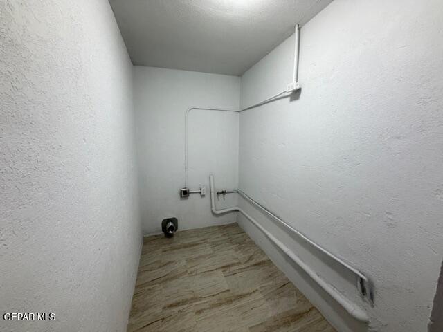 305 Edith Drive El Paso, TX 79915 - Photo 21 of 25 a bathroom with a tub