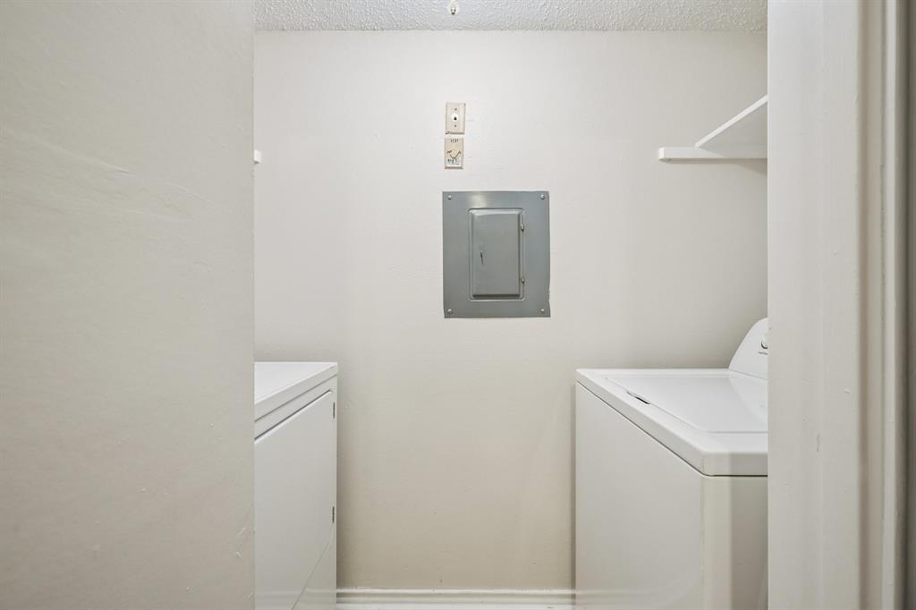 18333 Roehampton Drive, Unit 128 Dallas, TX 75252 - Photo 20 of 40 a bathroom with a sink toilet and vanity