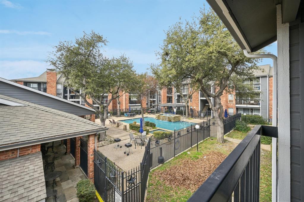 18333 Roehampton Drive, Unit 128 Dallas, TX 75252 - Photo 28 of 40 a view of a patio with couches table and chairs and potted plants
