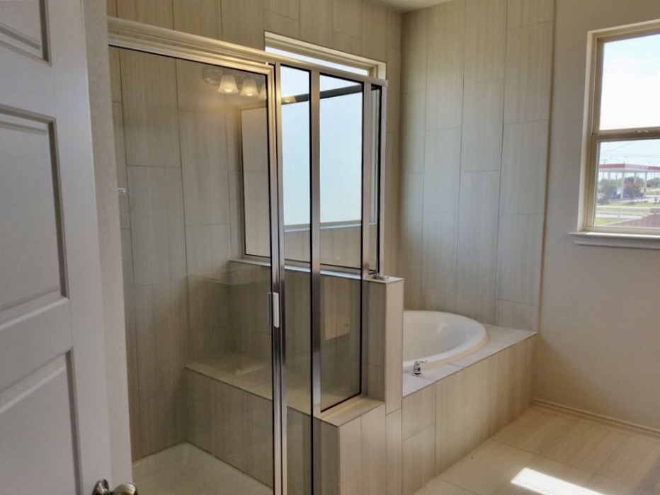 1036 Chad Loop Round Rock, TX 78665 - Photo 11 of 22 a bathroom with a bathtub