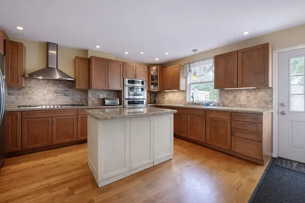 $6,000 | 2 Ward Court, Boston, MA 02127