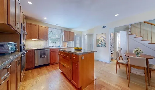 $6,000 | 2 Ward Court, Boston, MA 02127