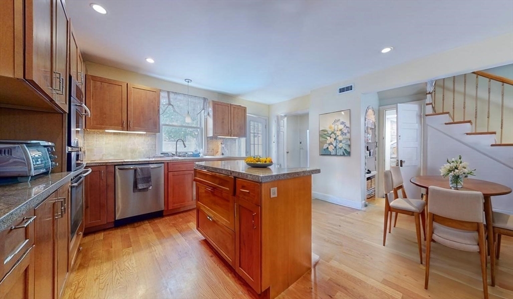 2 Ward Court Boston, MA 02127 - Photo 3 of 9