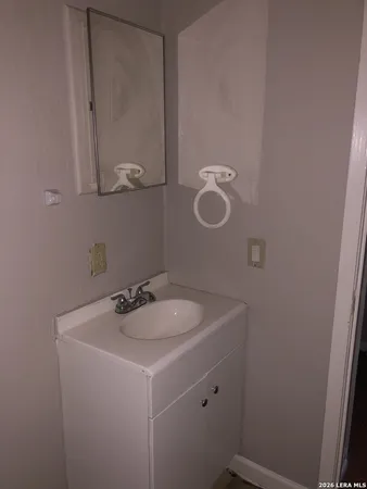 $550 | 104 South Meerscheidt Street, Unit 1, Dilley, TX 78017