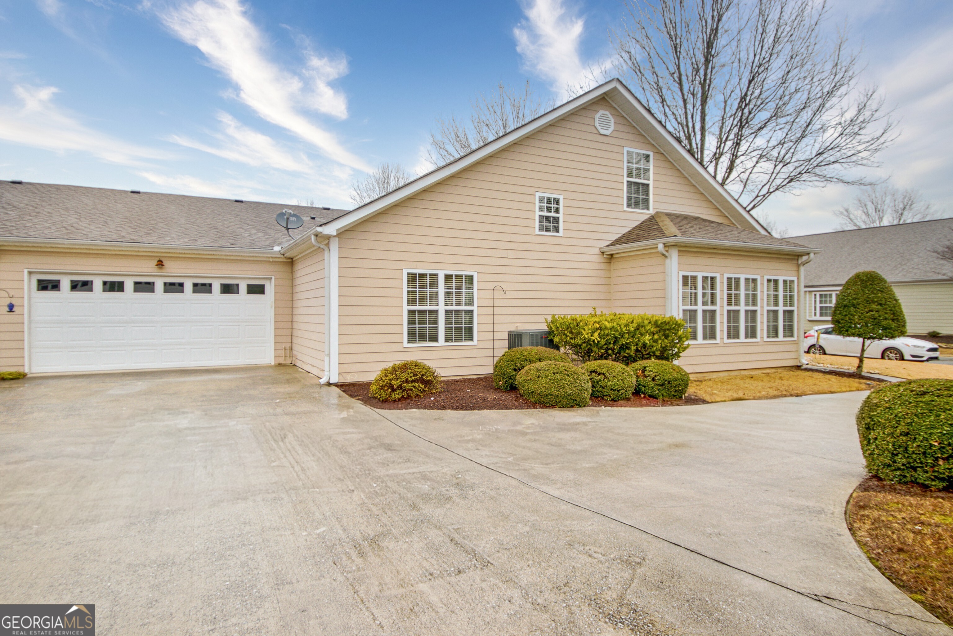 403 Commonwealth Circle Newnan, GA 30263 - Photo 4 of 35