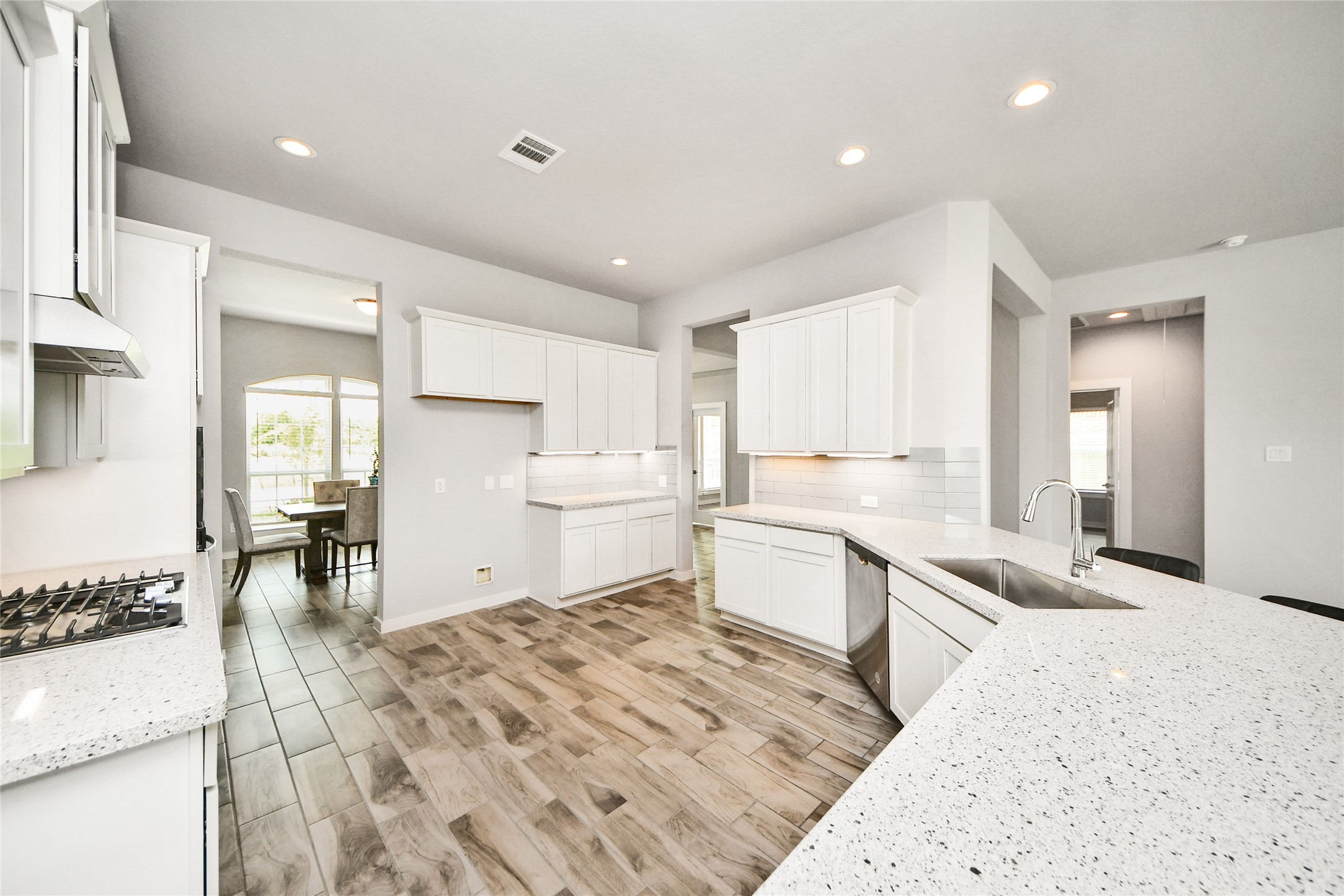 1577 Elm Place Angleton, TX 77515 - Photo 12 of 45