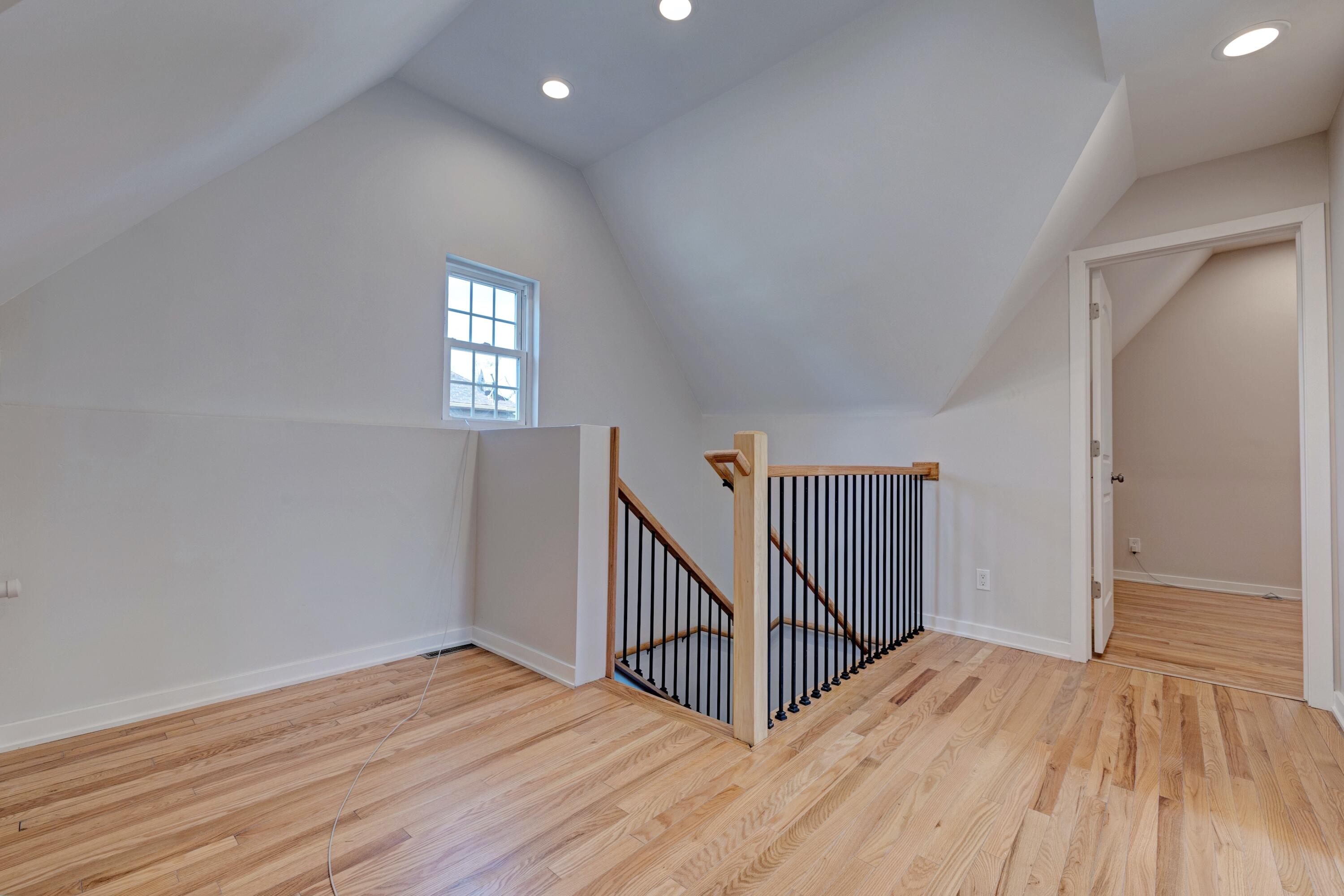 6142 Commonwealth Street Detroit, MI 48208 - Photo 26 of 48 22) Upstairs