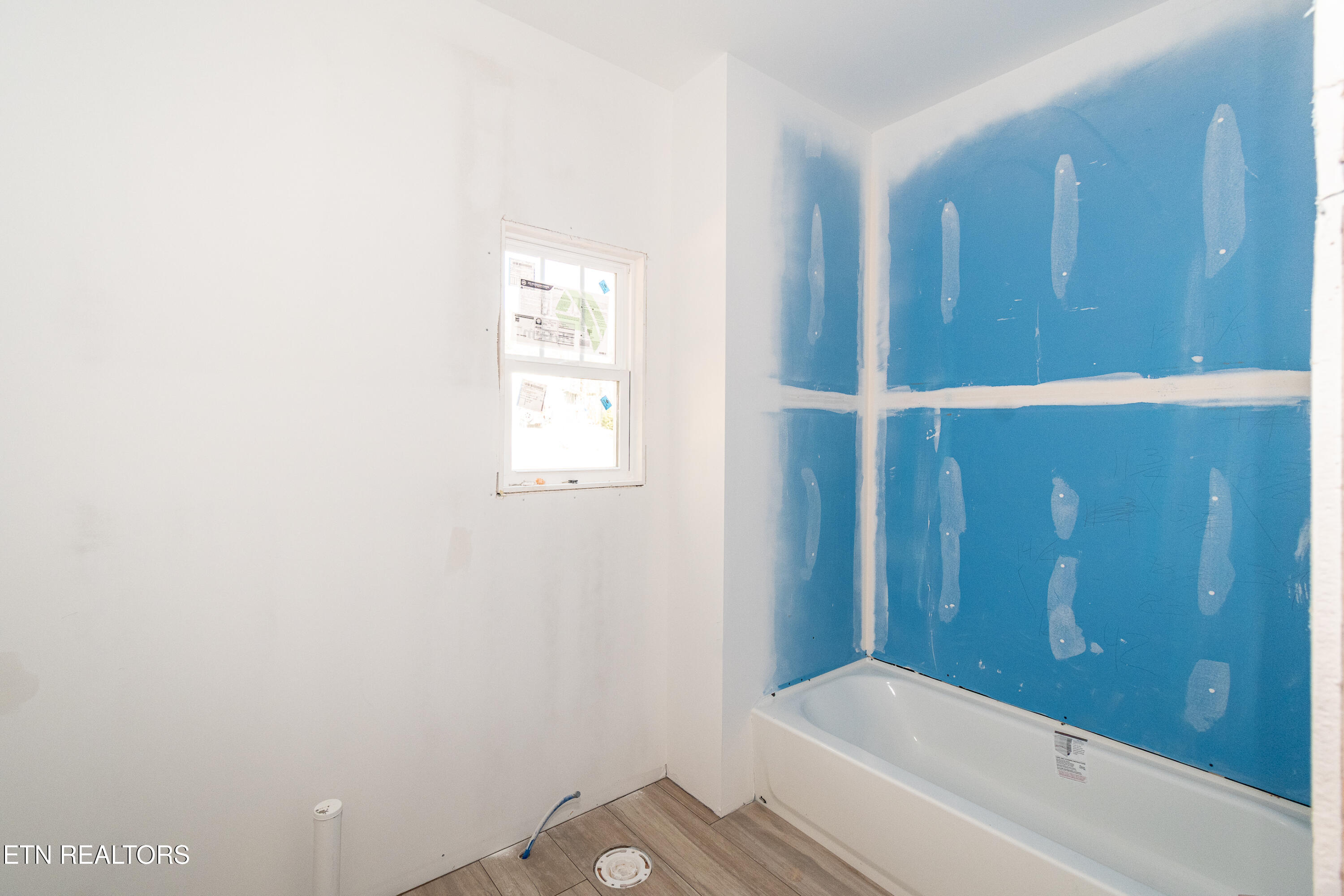 201 Chatuga Way Loudon, TN 37774 - Photo 9 of 25 DSC_4745