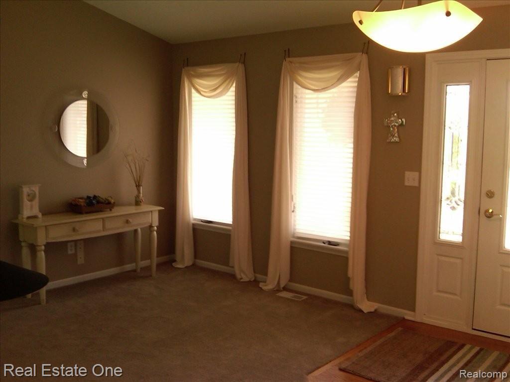 799 Lake George Road Oakland, MI 48363 - Photo 15 of 25 Entry