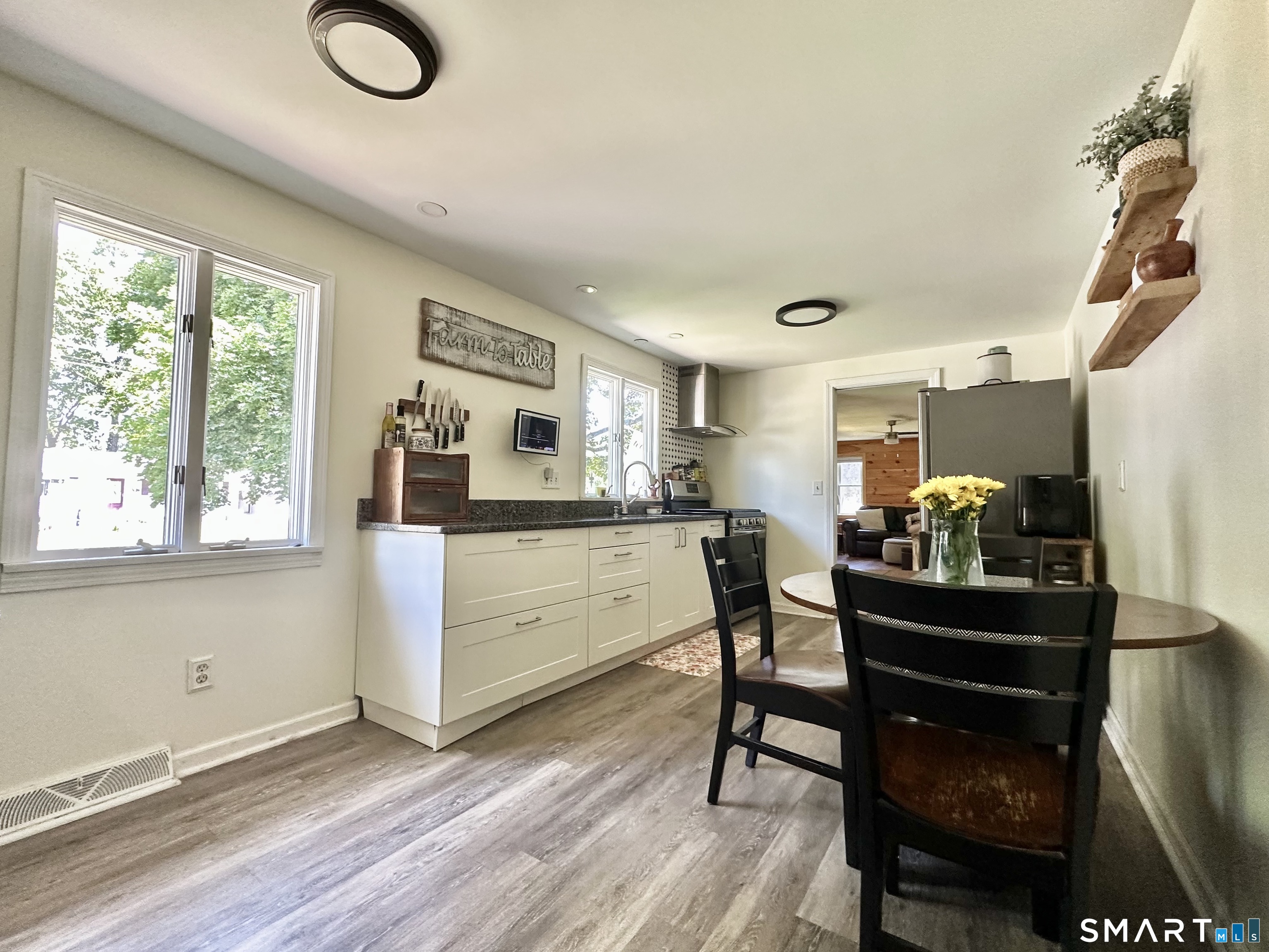 433 Reed Avenue Windsor Locks, CT 06096 - Photo 7 of 18