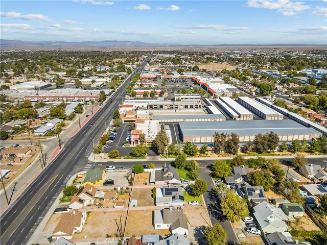 $2,600 | 44043 Hoban Avenue, Lancaster, CA 93534