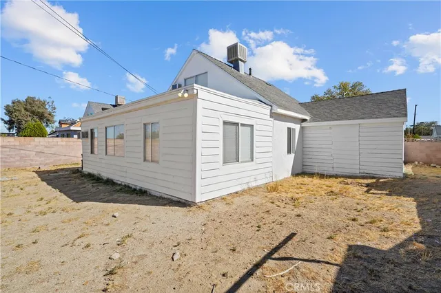 $2,600 | 44043 Hoban Avenue, Lancaster, CA 93534