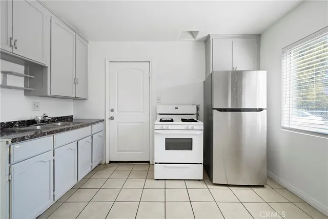 $2,600 | 44043 Hoban Avenue, Lancaster, CA 93534