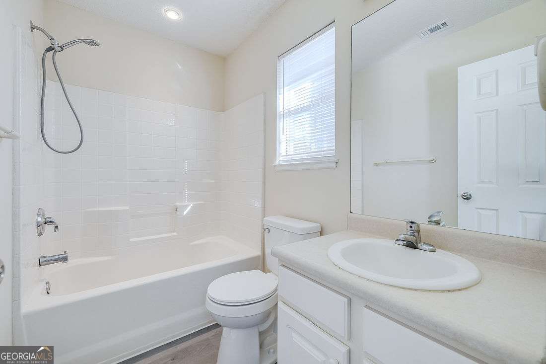 145 John Glenn Drive Rincon, GA 31326 - Photo 20 of 29 a bathroom with a sink a toilet and a bathtub