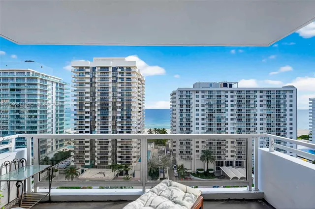 $3,050 | 5700 Collins Avenue, Unit 15A, Miami Beach, FL 33140