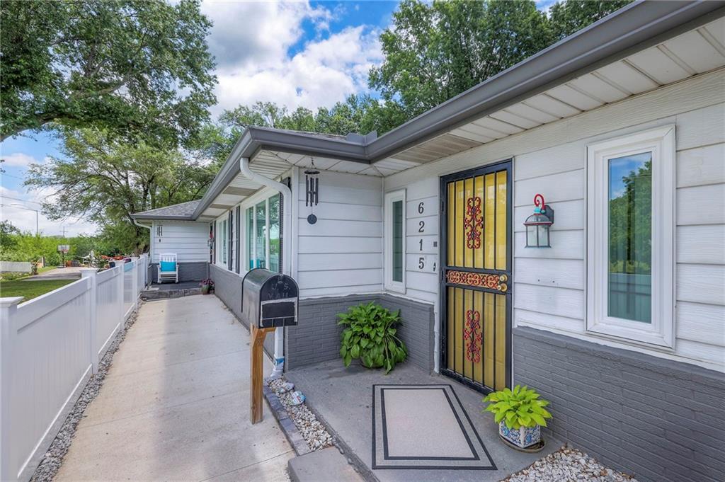 6215 Longview Road Kansas City, MO 64134 - Photo 5 of 40