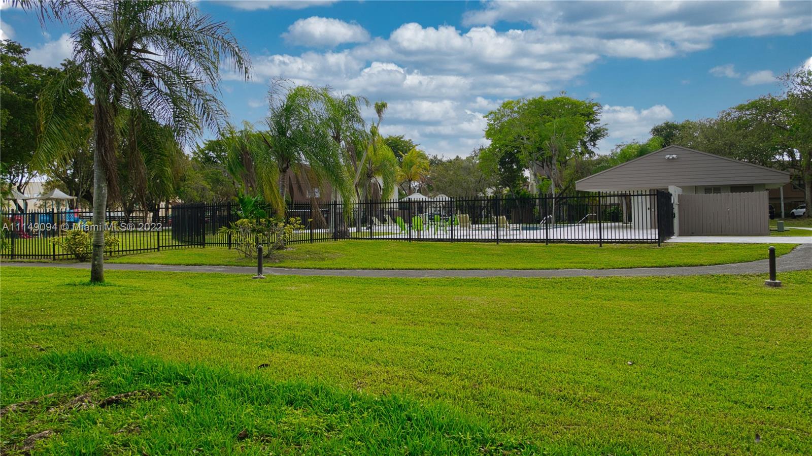 11491 Southwest 109th Road, Unit 15B Miami, FL 33176 - Photo 3 of 6 Gallery Image 3