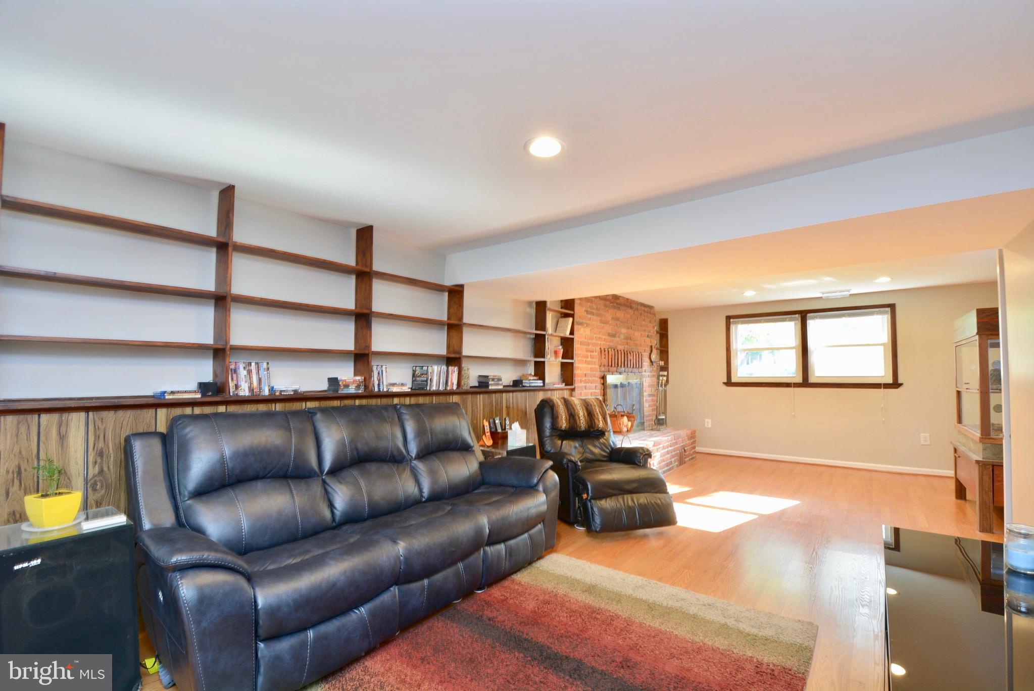 7905 Frye Road Alexandria, VA 22309 - Photo 33 of 55 BUILT IN BOOK CASES / SHELVING FOR STORAGE