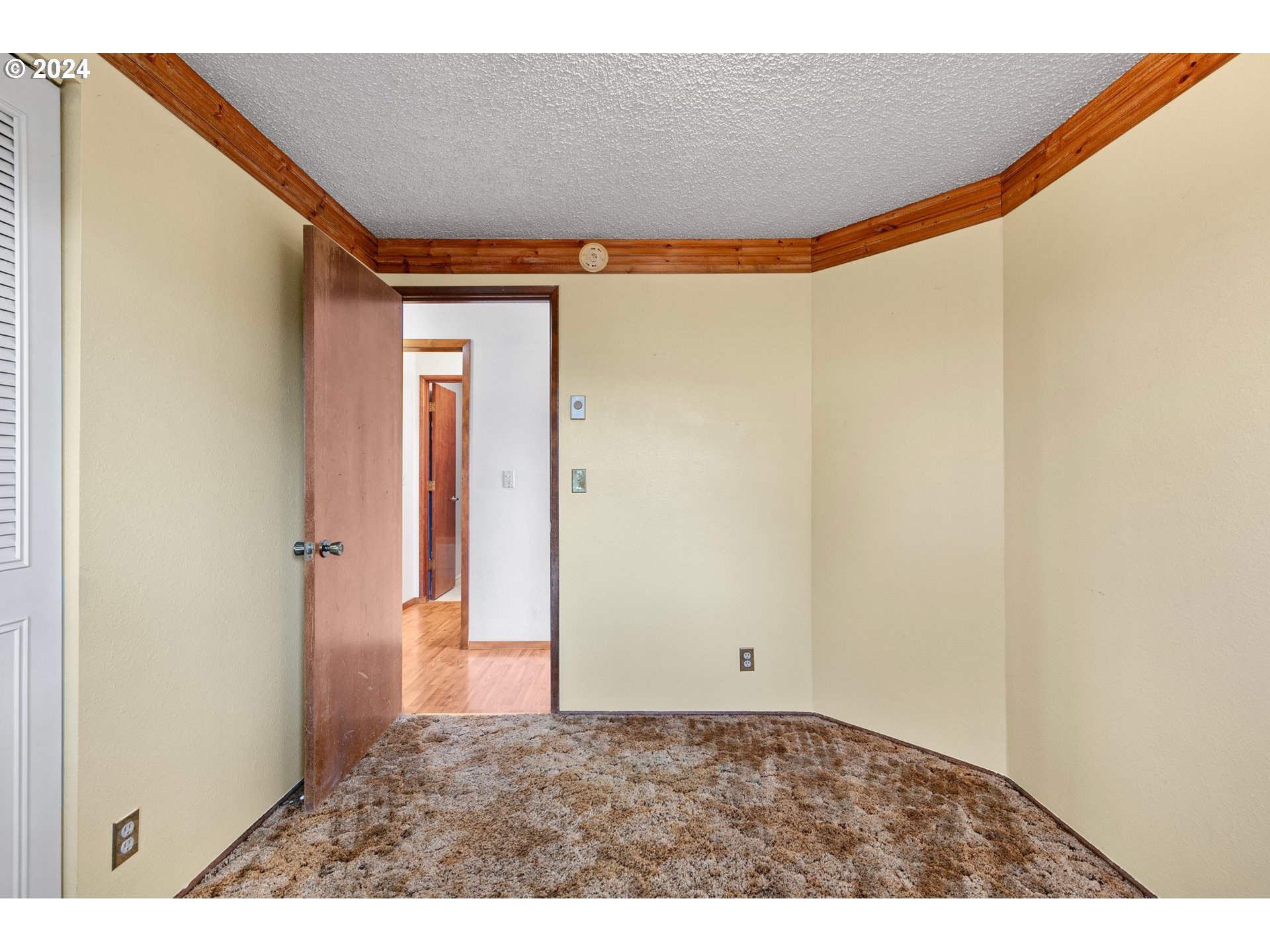 1073 56th Place Springfield, OR 97478 - Photo 15 of 27 a view of a small room