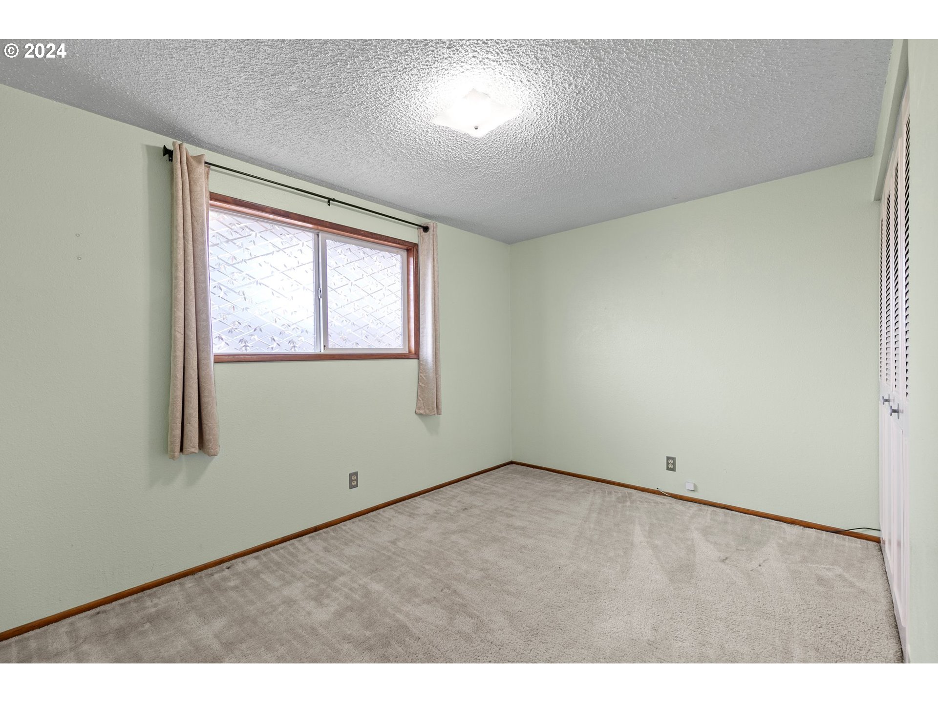 1073 56th Place Springfield, OR 97478 - Photo 18 of 27 an empty room with a window