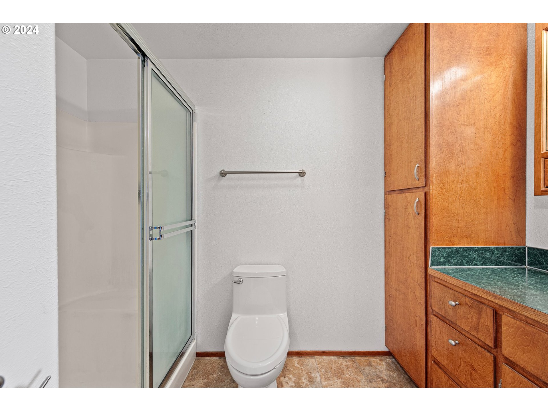 1073 56th Place Springfield, OR 97478 - Photo 10 of 27 a bathroom with a toilet and a sink