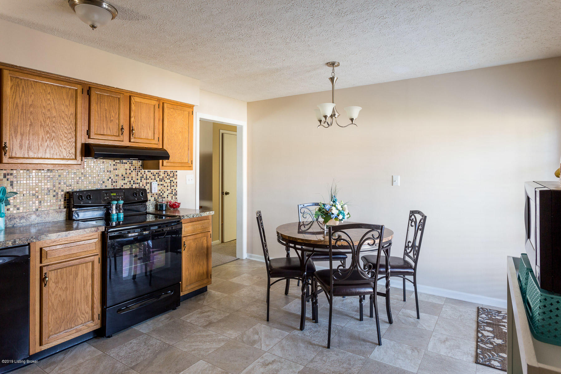 12224 Ridgemont Road Louisville, KY 40229 - Photo 11 of 31 Eat-in Kitchen
