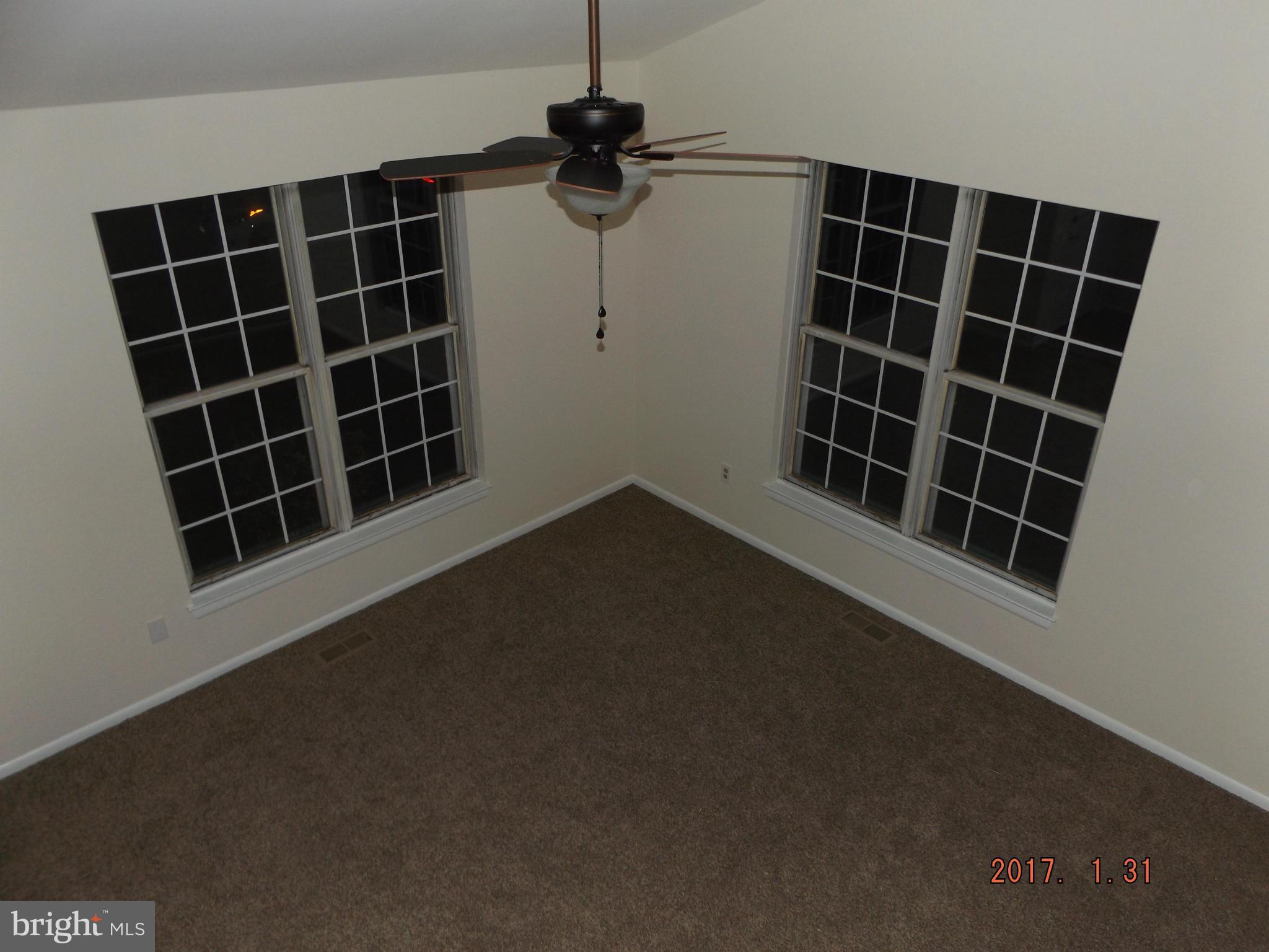 12918 Bogby Road Baltimore, MD 21220 - Photo 25 of 30 Living Room