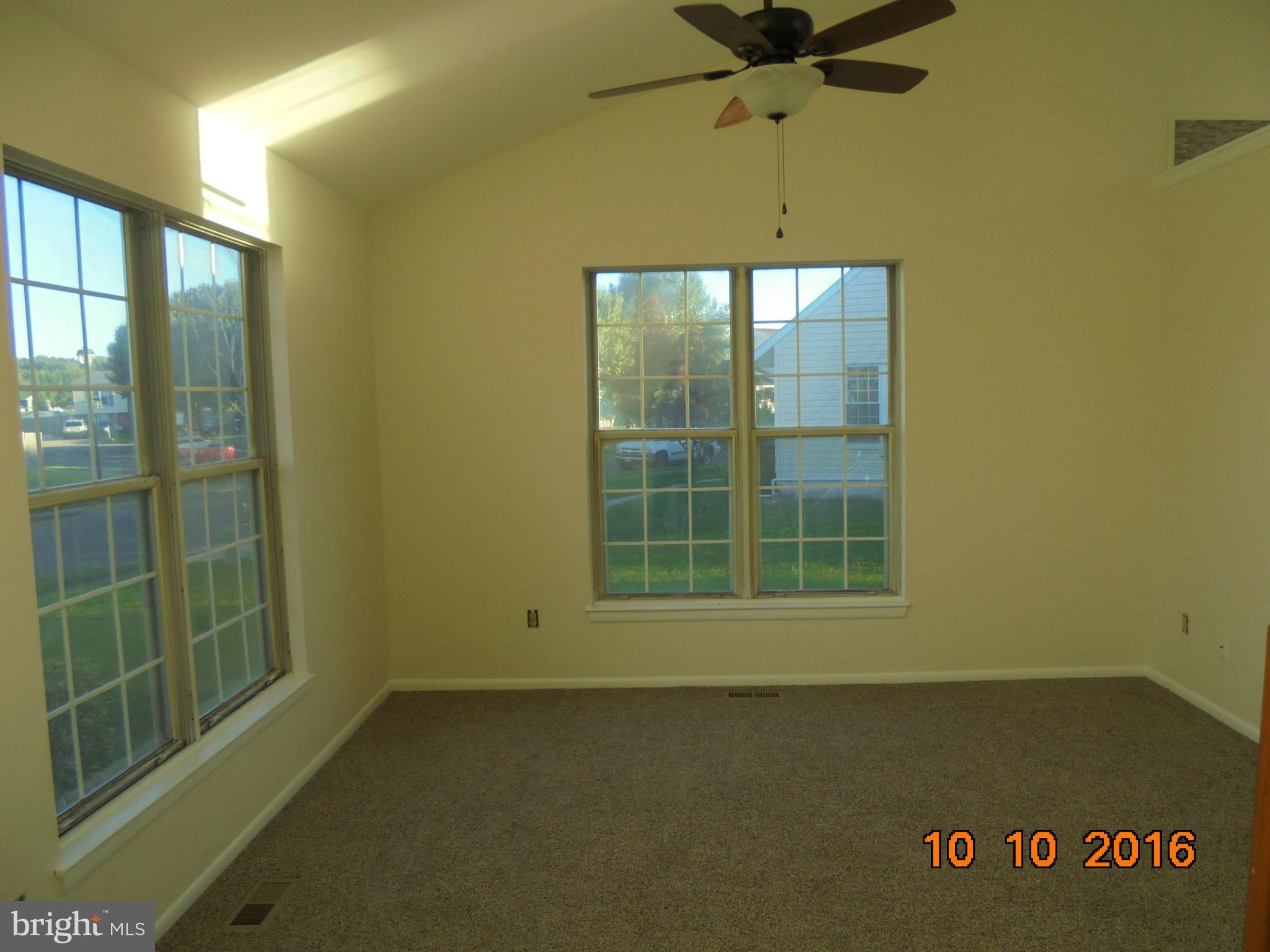 12918 Bogby Road Baltimore, MD 21220 - Photo 5 of 30 Living Room