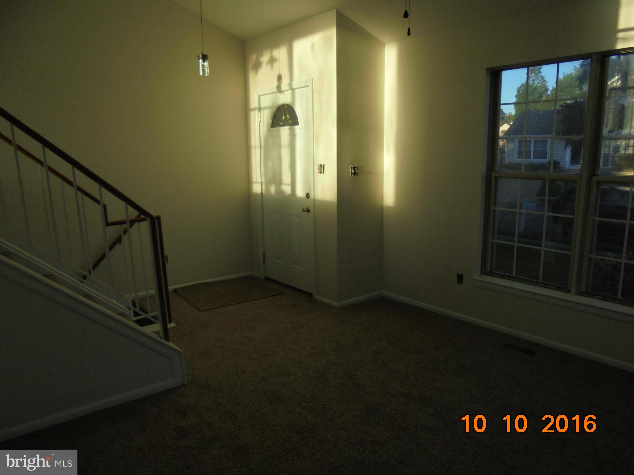 12918 Bogby Road Baltimore, MD 21220 - Photo 6 of 30 Living Room