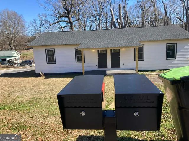 $1,200 | 107 Parkview Drive, Unit B, Barnesville, GA 30204