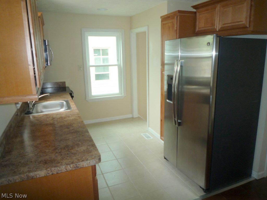 4202 Verona Road Cleveland, OH 44121 - Photo 6 of 16