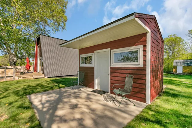 $579,000 | 19663 County Road 9 Northeast, New London, MN 56273