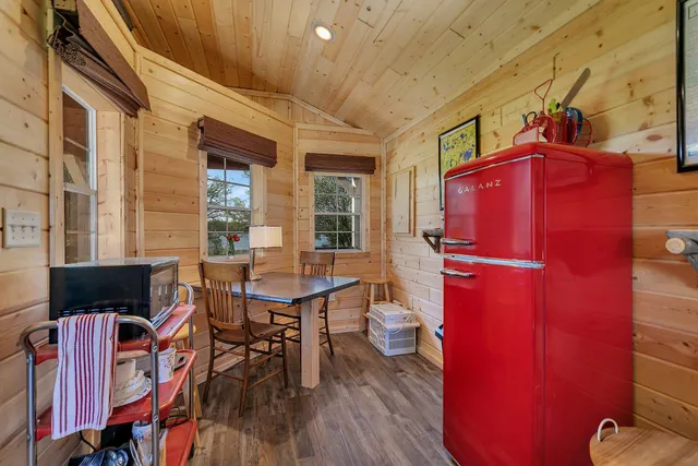 $579,000 | 19663 County Road 9 Northeast, New London, MN 56273