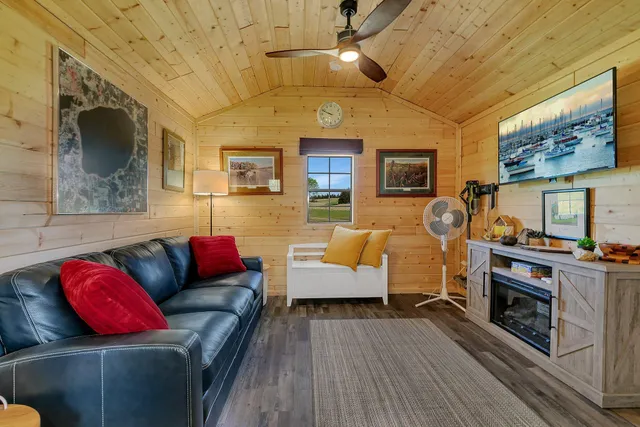 $579,000 | 19663 County Road 9 Northeast, New London, MN 56273