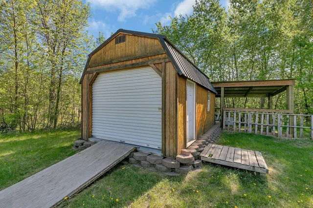 $579,000 | 19663 County Road 9 Northeast, New London, MN 56273