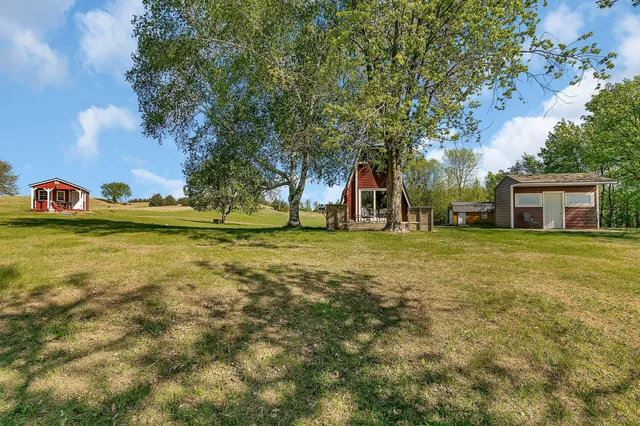 $579,000 | 19663 County Road 9 Northeast, New London, MN 56273
