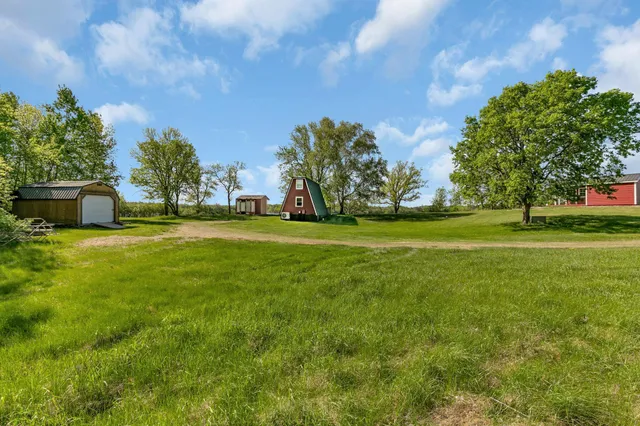 $579,000 | 19663 County Road 9 Northeast, New London, MN 56273