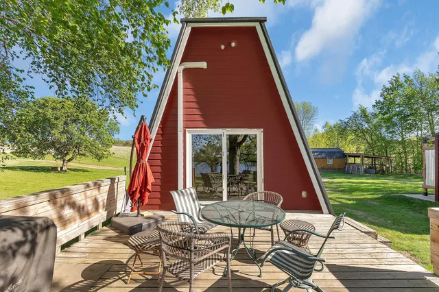 $579,000 | 19663 County Road 9 Northeast, New London, MN 56273