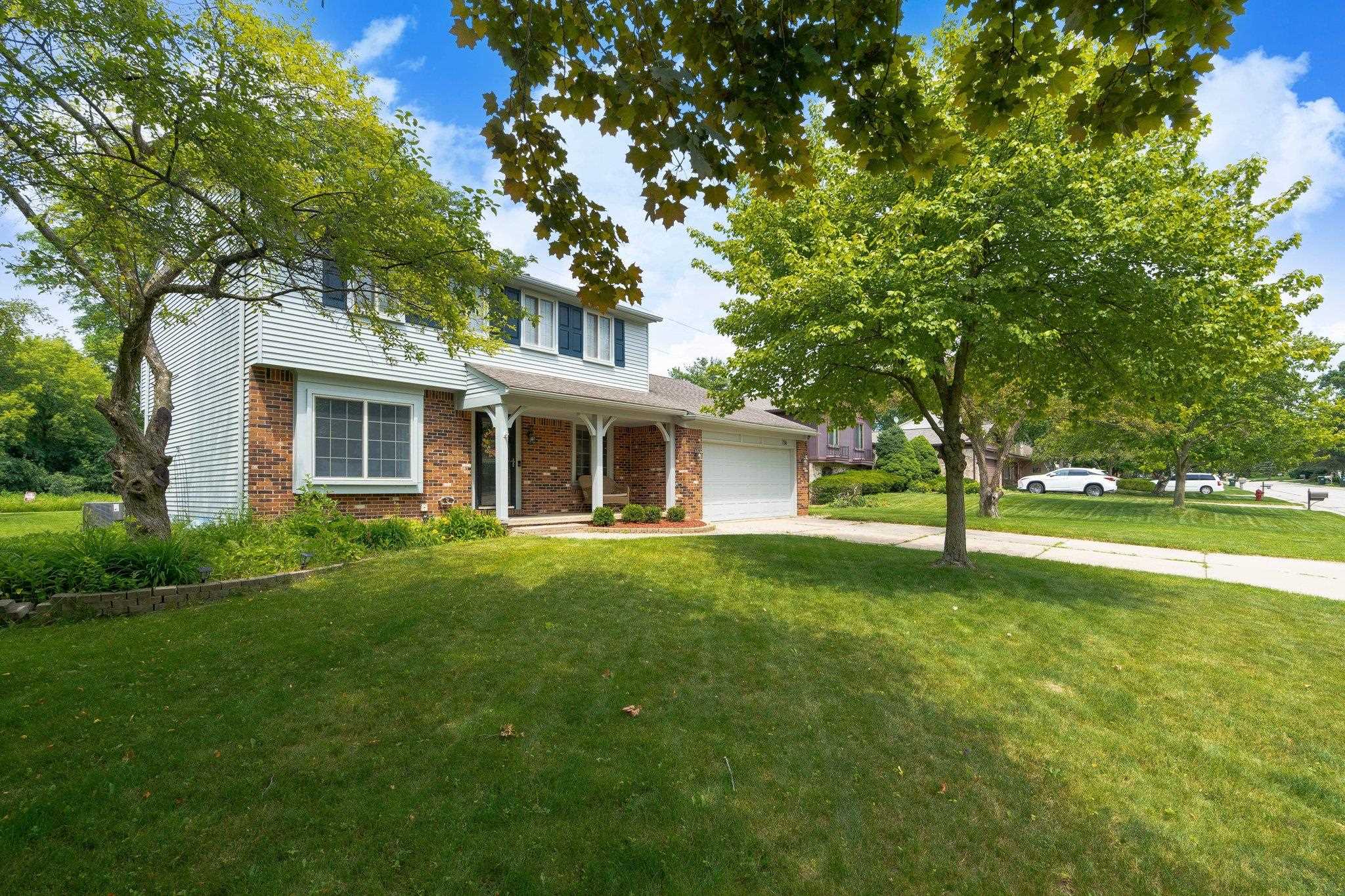 736 Denham Lane Rochester, MI 48307 - Photo 2 of 40 50145928-9eac3bee-ab67-48a8-8f96-9f62e7fb8790.JPG