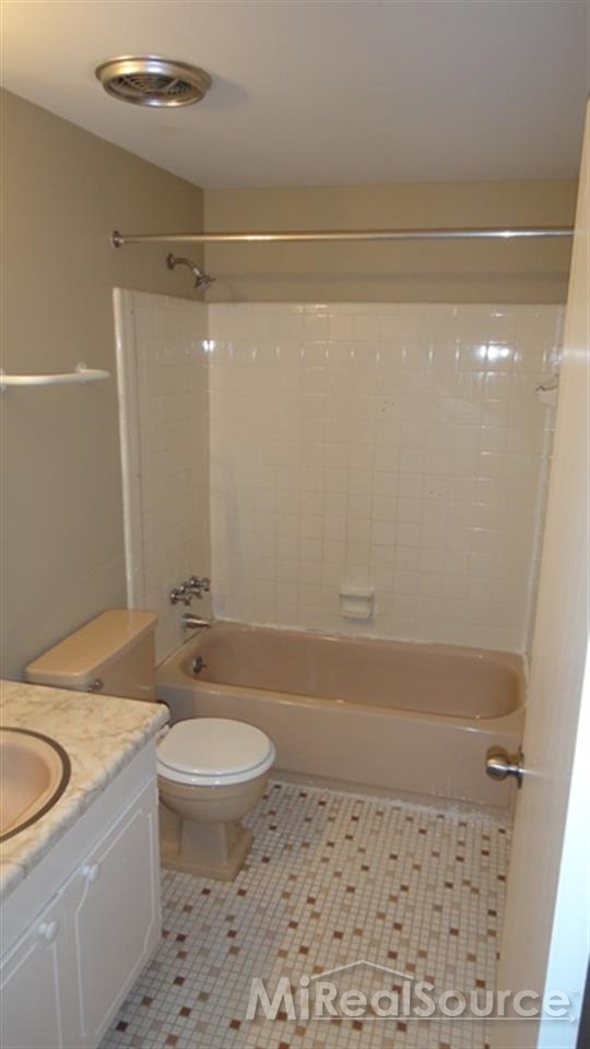4420 15 Mile Road Sterling Heights, MI 48310 - Photo 11 of 17 31164180-10.JPG