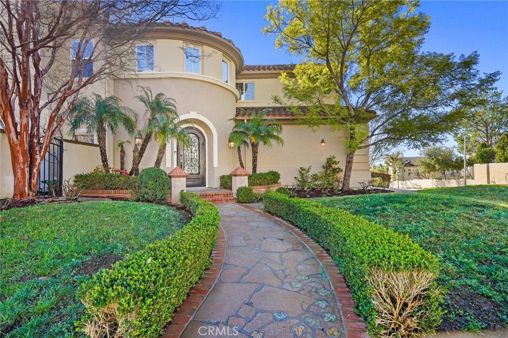 996 Blackbourne Point Oak Park, CA 91377 - Photo 4 of 75 a front view of a house with garden