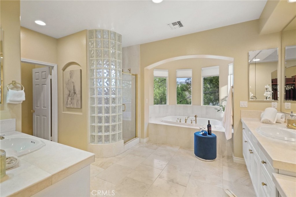 996 Blackbourne Point Oak Park, CA 91377 - Photo 46 of 75 a spacious bathroom with a tub sink and mirror