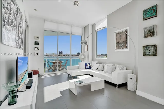 $1,150,000 | 725 Northeast 22nd Street, Unit PH1A, Miami, FL 33137