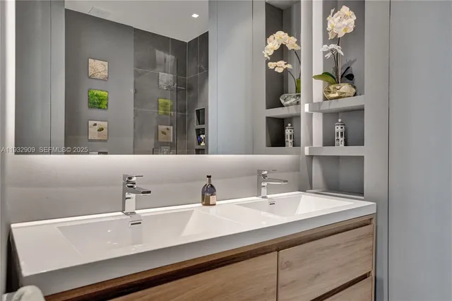 $1,150,000 | 725 Northeast 22nd Street, Unit PH1A, Miami, FL 33137