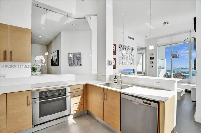 $1,150,000 | 725 Northeast 22nd Street, Unit PH1A, Miami, FL 33137