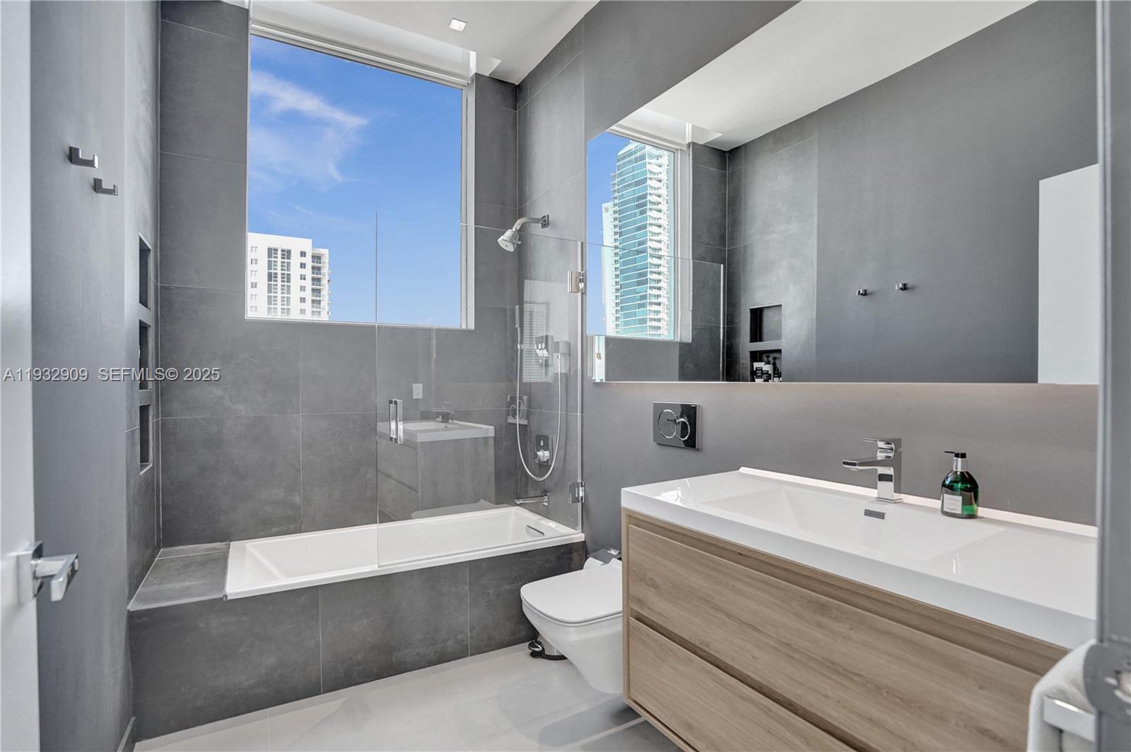 725 Northeast 22nd Street, Unit PH1A Miami, FL 33137 - Photo 33 of 52